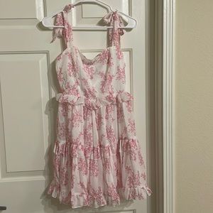 Brand new with tags attached white and pink floral dress in size sml.
